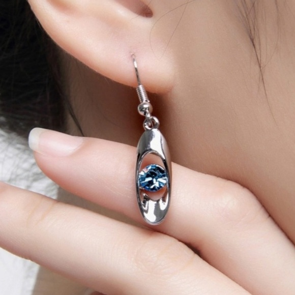 🆕️Silver Blue Austrian Crystal Dangle Earrings - Picture 6 of 6